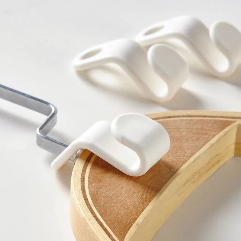 Maximizar o espaço do armário com ganchos de ligação para cabides - Innovoda